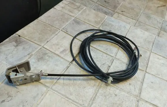Mitsubishi Grandis Fuel cap flap release cable 