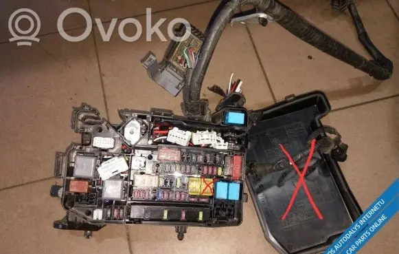 Toyota Prius (XW30) Fuse box set 72818695 931807481