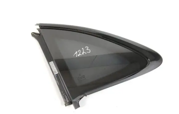 Porsche Taycan 9J1 Rear side window 9J0845297AE