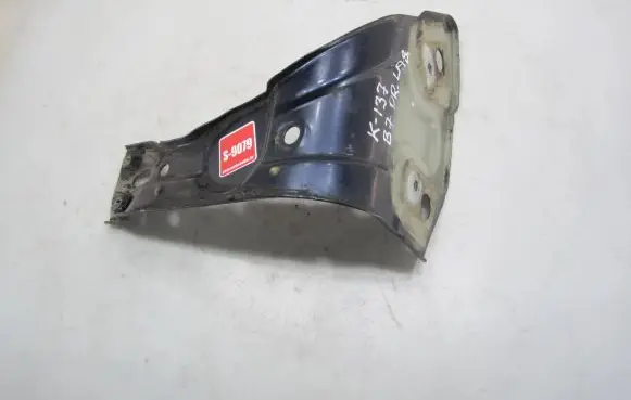Volkswagen PASSAT B7 Fender mounting bracket 3AA821142