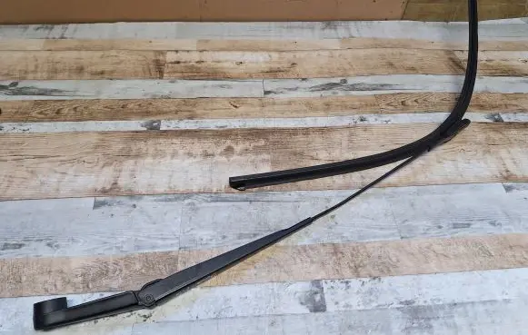 Citroen C4 I Picasso Front wiper blade arm