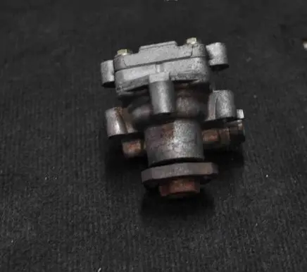 Volkswagen Golf V Power steering pump 1J0422154B