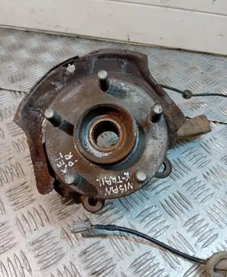 Nissan X-Trail T30 Front wheel bearing hub 