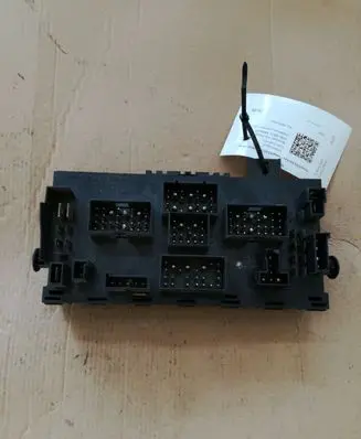 Volkswagen Golf II Fuse module 171941813D