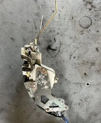 Opel Agila A Front door lock