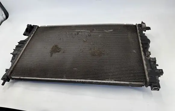 Opel Zafira C Coolant radiator