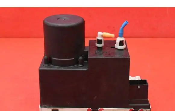 Audi A3 S3 8L Central locking vacuum pump 8L0862257L