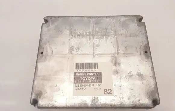Toyota Avensis T250 Engine control unit/module 8966105821 MB1758008332