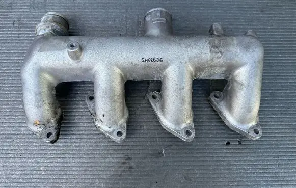 Mitsubishi Pajero Intake manifold MD138300