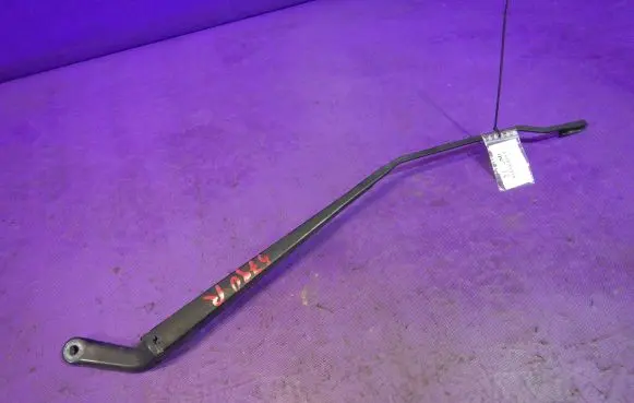 Peugeot 206 Front wiper blade arm