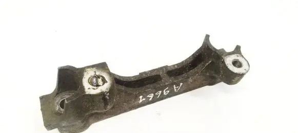 Toyota RAV 4 (XA30) Engine mounting bracket