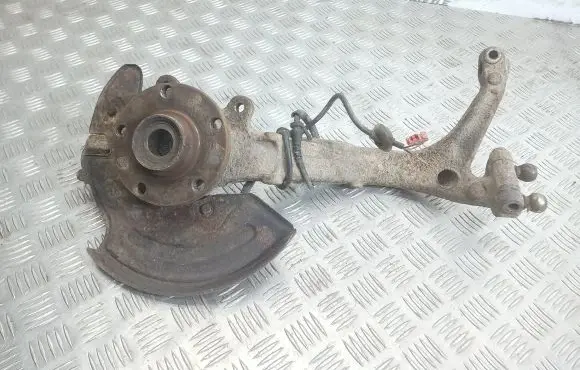 Volkswagen PASSAT B5.5 Front wheel hub spindle knuckle