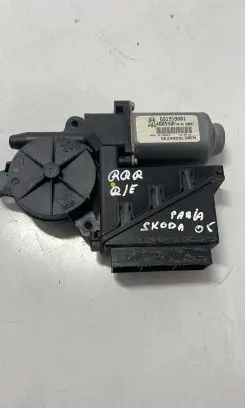 Skoda Fabia Mk2 (5J) Rear door window regulator motor 400550t4