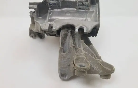 Renault Zoe Engine mount bracket 112223722R