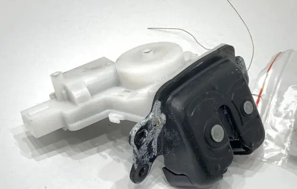 Honda CR-V Tailgate exterior lock 
