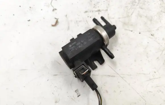 Audi A4 S4 B5 8D Turbo solenoid valve 1H0906627 95T177 72190320