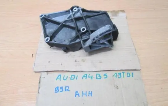 Audi A4 S4 B5 8D Engine mounting bracket