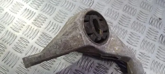 Ford Escort Engine mount bracket 91AB6P071EB 91AB-6P071-EB