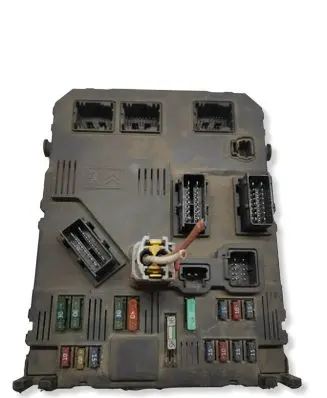 Peugeot 307 Fuse module 9652474680 S118085320C BSIE0100