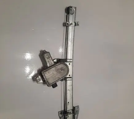 Mitsubishi Pajero Front door electric window regulator MN117080