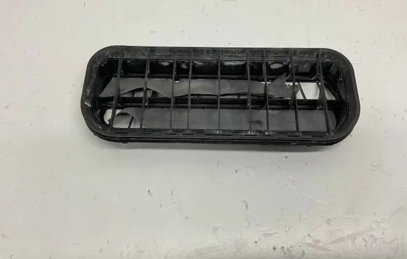 Volkswagen Amarok Quarter panel pressure vent 7E0819181