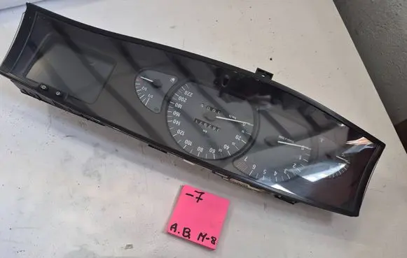 Opel Omega B1 Speedometer (instrument cluster) 88481733 110080007002 09228408AA
