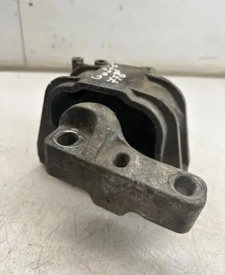 Volkswagen Golf V Engine mount bracket