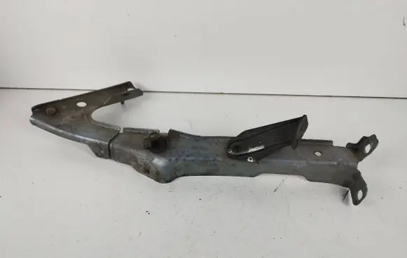 Audi A5 Sportback 8TA Fender mounting bracket 8T0821135C