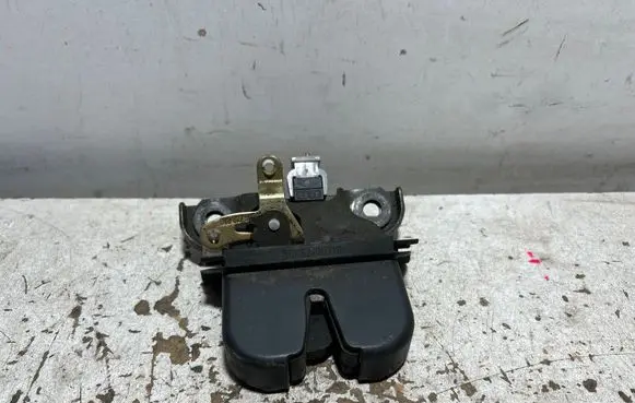 Skoda Fabia Mk2 (5J) Tailgate/trunk/boot lock/catch/latch 8L0827520C