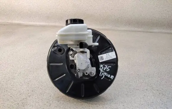 Volkswagen Tiguan Brake booster 5QH61410528 5QH614105