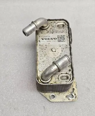 Volvo XC90 Oil filter mounting bracket 31368636