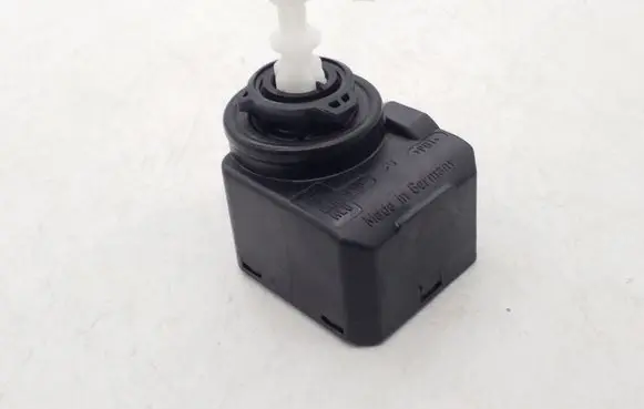 Headlight level adjustment motor