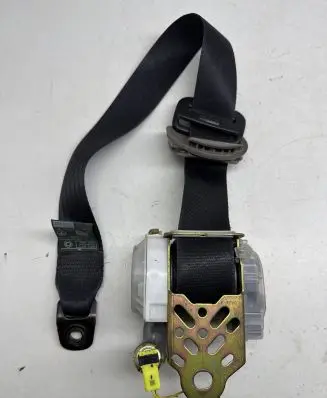 Lexus LS 430 Front seatbelt 7J4470