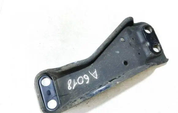 Subaru Impreza III Engine mounting bracket