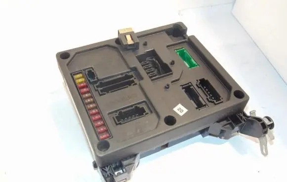 Ford Galaxy Fuse module 97VW14B205BC 97VW14B205CB 1095428