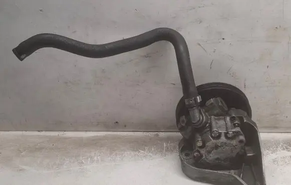 BMW 3 E90 E91 Power steering pump 7790453 7692974 7692974546