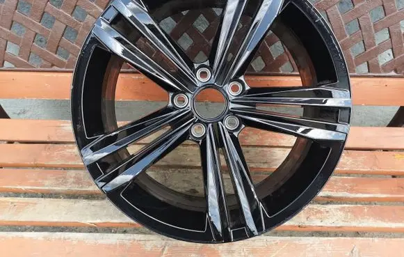Volkswagen Tiguan R18 alloy rim 