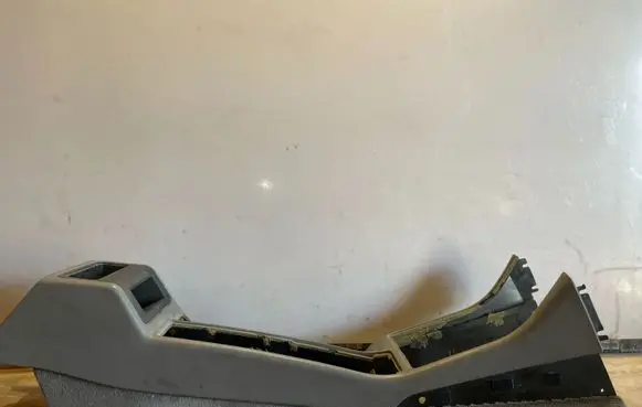 BMW 8 E31 Center console 1940838