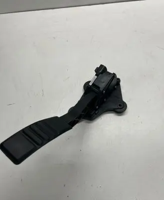 Accelerator throttle pedal