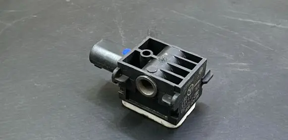 Mercedes-Benz ML W164 Airbag deployment crash/impact sensor 0038202826