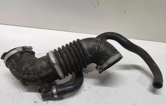Volvo S40, V40 Air intake hose/pipe 30620802