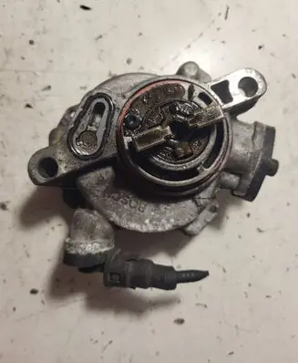 Ford Focus Vacuum pump 9684786780