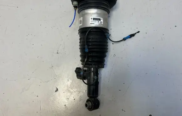 BMW X7 G07 Rear shock absorber/damper 6869039
