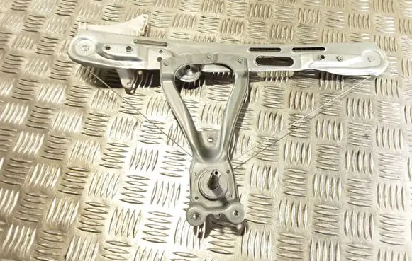 Rear door manual window regulator