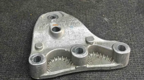 Audi A1 Engine mounting bracket 6R0199185A