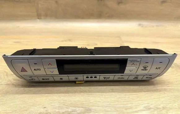 Toyota Land Cruiser (J150) Rear air vent grill PANE
