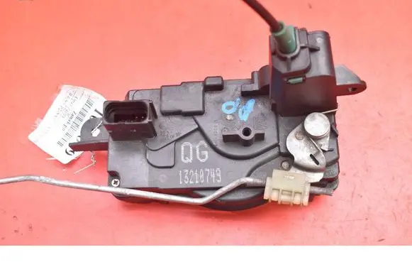 Opel Zafira B Front door lock 13210749QG