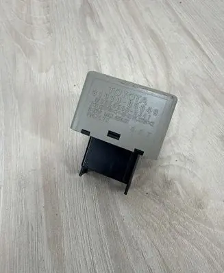 Toyota Corolla Verso AR10 Other relay 8198005040 MB0665005341