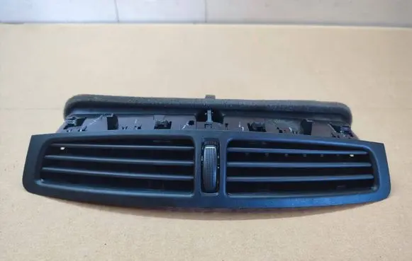 Ford Kuga II Dash center air vent grill