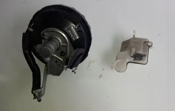 Mazda 3 II Brake booster BBN543950